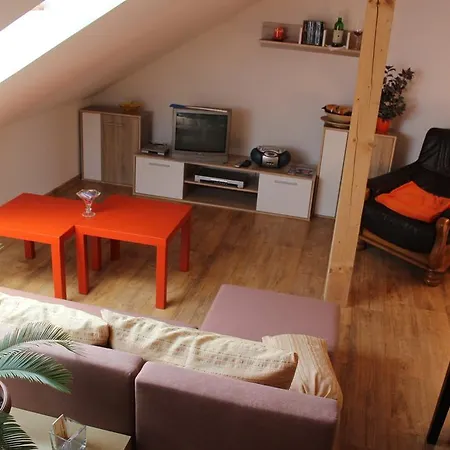 Orange Loft Apartmán *